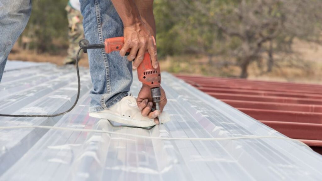 how long does a metal roof last on a house