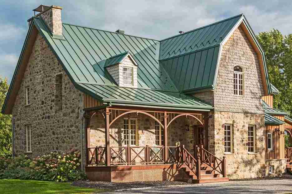 how much does it cost to put a metal roof on a 2,000 sq ft house